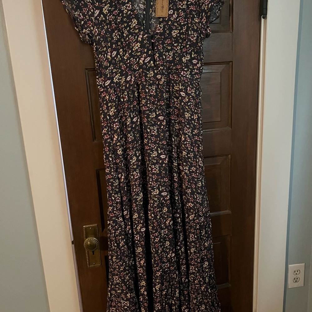 NATURAL LIFE Floral Maxi Dress - Black and Pink